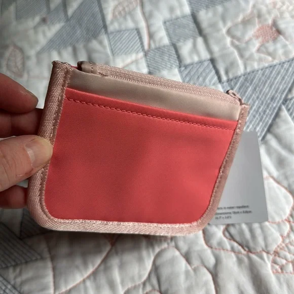 NWT Lululemon True ID Card Case - Picture 3 of 5